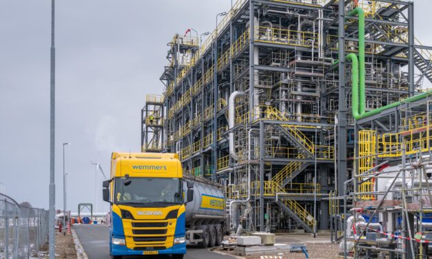 Aanvoer grondstoffen bij fabriek Avantium