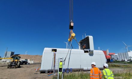 Eneco plaatst windturbine
