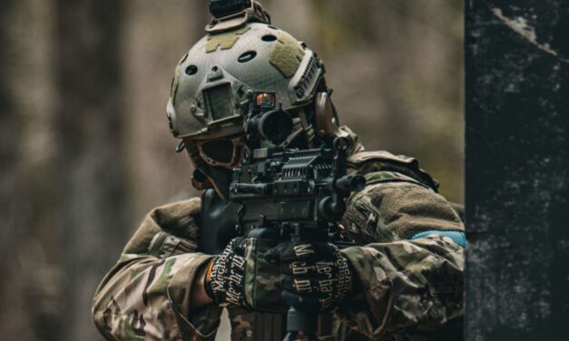 Militairen oefenen in Delfzijl en Farmsum